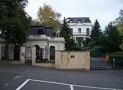 vstupní průčelí vily