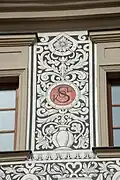 Národní dům, detail sgrafitové výzdoby domu: znak TJ Sokol