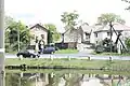 Náves s rybníkem i s pomníkem