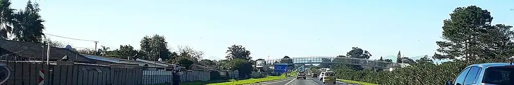 Silnice N1 procházející městem