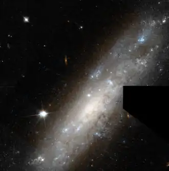NGC 1003 na snímku z Hubbleova vesmírného dalekohledu