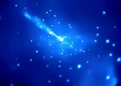 Rentgenový snímek z dalekohledu Chandra ukazuje výtrysk plazmatu z centrální černé díry.