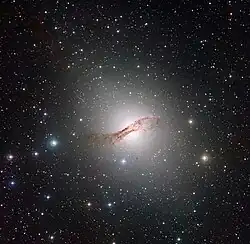 Snímek pořízený širokoúhlou kamerou dalekohledu o průměru 2,2 m na observatoři La Silla (ESO).