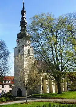 Kostel Nejsvětější Trojice od jihozápadu