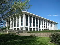 Budova Australské národní knihovny v Cannbeře