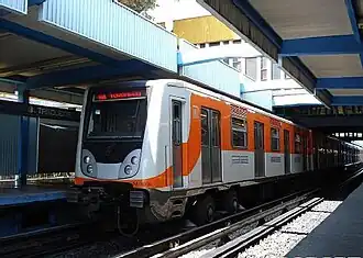 Vlak NM-02 ve stanici Tasqueña