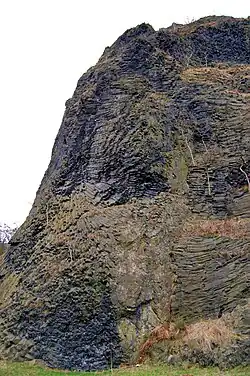 Čedičová skála se sloupcovou odlučností