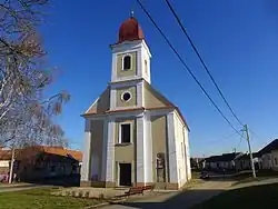 Kostel Bolestné Panny Marie na návsi