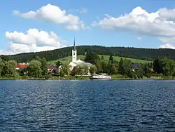 Pohled z Lipenské nádrže