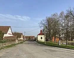 Nadějovská náves s kaplí svatého Floriana (2024)