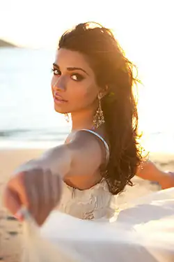 Nadia Ali na obalu alba Fantasy