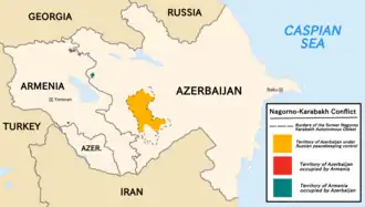 Vojenská situace v regionu před 20. zářím 2023: Ázerbájdžánské území okupované Arménií (červeně), arménské území okupované Ázerbájdžánem (zeleně) a ázerbájdžánské území pod kontrolou ruských mírových jednotek (oranžově).