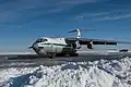 Il-76 na letišti Nagurskoje