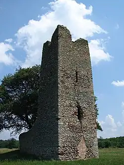 Zřícenina středověkého kostela "Nagykeszi" v Gyepükajánu