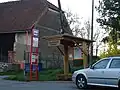 Dřevěná autobusová zastávka v roce 2019