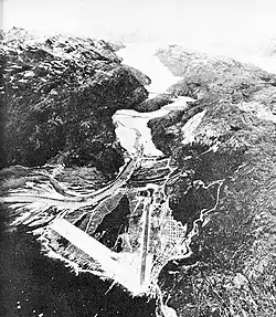 Pohled shora na leteckou základnu Bluie West One. Obrázek je černobílý a z června 1942.