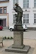 Nasavrky, Náměstí, socha sv. Jana Nepomuckého (2017-07-04; 01).jpg