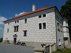 Pohled od náměstí (rok 2010)