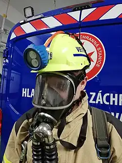 Nasazená maska přístroje BG 174.