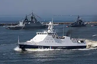 Nadejnyj. V pozadí korveta Stěreguščij a korveta projektu 1234