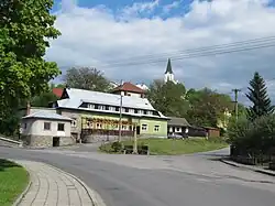 Nedašov s kostelem v pozadí