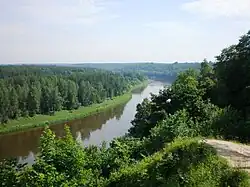 Pohled z opevnění na řeku