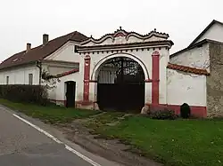 Netřebice, brána usedlosti čp.7.jpg