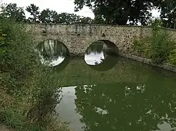 Netolice, most na hrázi rybníka Mnich přes Bezdrevský potok.jpg