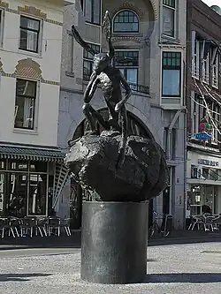 Thinker on a Rock, jedna z Flanaganových soch