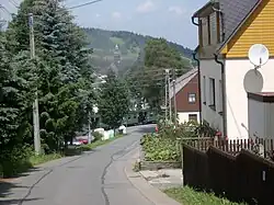 Okraj Neudorfu 300 m před nádražím