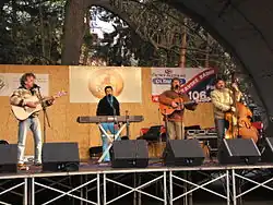 Nezmaři (2008), zleva: Tonda Hlaváč, Šárka Benetková, Pavel Zajíc a Pavel Jim Drengubák