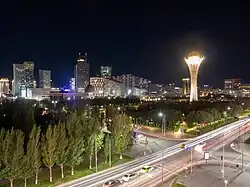 Věž v noci (vpravo)