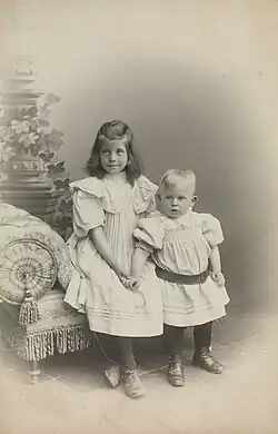 Liv Nansen Høyer a její bratr Kåre, děti polárníka Fridtjofa Nansena