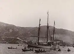 Škuner Fram odplouvá z Bergenu, 1893