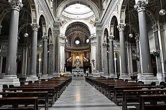 Hlavní loď katedrály