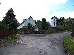 křižovatka v centru vesnice