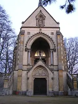 Novogotická Buquoyská hrobka v Nových Hradech