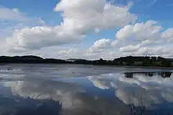 Pohled z hráze rybníka