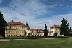 Pohled na zámek z parku