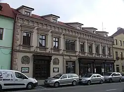 Nově zrekonstruované průčelí domu Růžová 41, Jindřichův Hradec.jpg