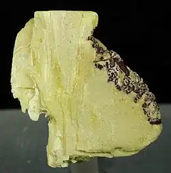 Nováčekit: Mg(UO2)2(AsO4)2•10 - 12H2O