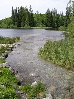 Nové Štrbské pleso s rozhlednou v pozadí, 2017