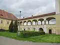 Arkádová chodba spojující zámek s kaplí svatého Martina