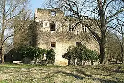 Mladší část postavená v 15. století. Za první republiky zde byla ubytovna Klubu českých turistů.