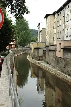 Řeka protékající městem Nowa Ruda