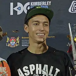Nyjah Huston (10. října 2015)
