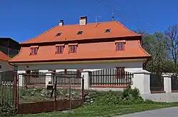 Ošelín, presbytery.jpg