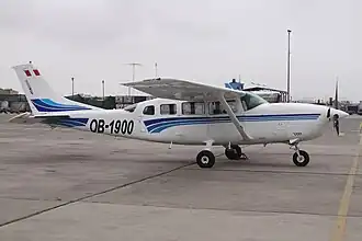 Cessna 207 (OB-1900) na mezinárodním letišti Jorge Cháveze