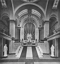 Interiér Hornolužické pamětní haly (Leipziger Illustrirte Zeitung, 27.11.1902)