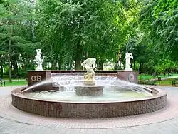 Cetniewo – fontána v parku